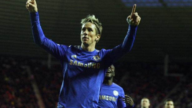 epa03501509 Chelsea&#039;s Fernando Torres celebrates his second goal against Sunderland during their English Premiership league soccer match at the Stadium of Light in Sunderland, Britain 08 December 2012. DataCo terms and conditions apply http//www.epa.eu/downloads/DataCo-TCs.pdf EPA/LINDSEY PARNABY