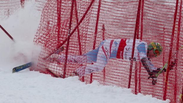 Austria&#039;s Klaus Kroell crashes into the fence during the men&#039;s Super-G race at the Alpine Skiing World Cup finals in Lenzerheide March 14, 2013. REUTERS/Denis balibouse (SWITZERLAND - Tags: SPORT SKIING)