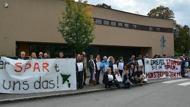 „Nicht mit uns“: Dutzende Projekt-Gegner zogen in Salzburg auf