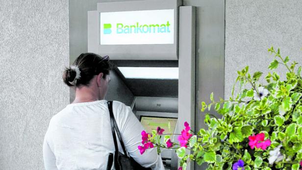 Geld holen beim Bankomat könnte bald Geld kosten