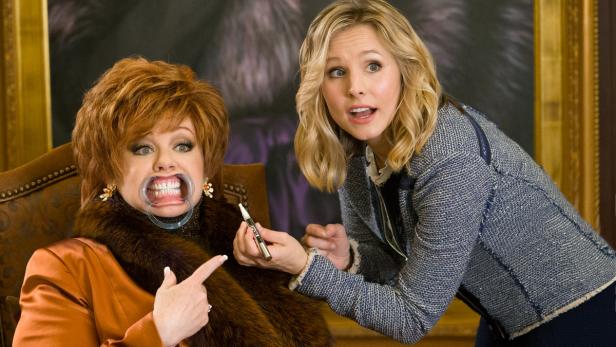  Melissa McCarthy (li.) und Kristen Bell bei der Zahnhygiene