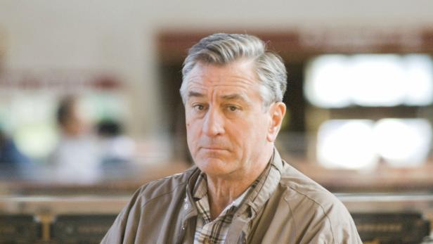 Porträt von Robert De Niro mit ernstem Gesichtsausdruck.