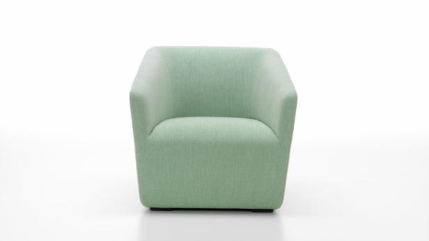 Der „Occasional Lounge Chair“ von Jasper Morrison wirkt von außen kubisch. Geradlinige Abschlüsse komplettieren den Armsessel. Erhältlich ab Ende des Jahres, Preis auf Anfrage bei Vitra, Schottenring 12, 1010 Wien, Tel. 01/405 75 14