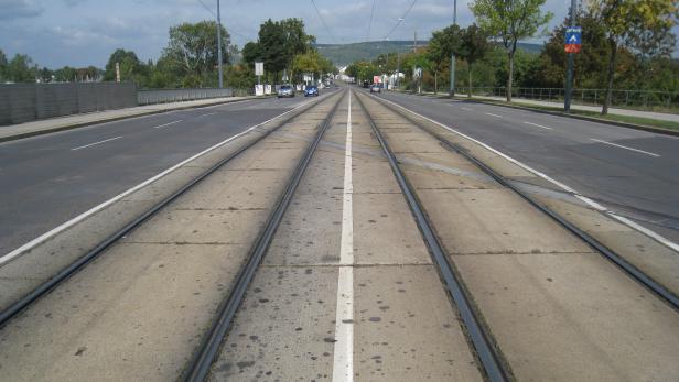 Die Prager Straße in Floridsdorf – vom Eisenbahnerberg aus betrachtet