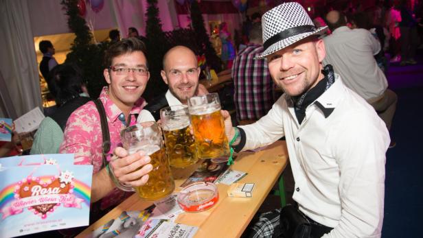 Das erste Mal in Wien: die rosa Wiesn. Die Gäste waren begeistert. Für mehr Bilder bitte weiterklicken.