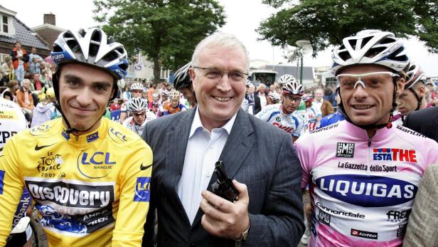 Der Amtsinhaber: Pat McQuaid, 64-jähriger Ire, hier mit Alberto Contador (li.) und Danilo Di Luca.