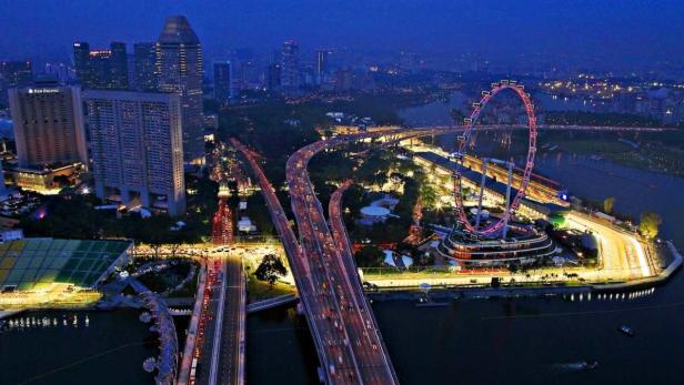 Herrliche Kulisse: Das Nachtrennen von Singapur ist eines der Saisonhighlights.