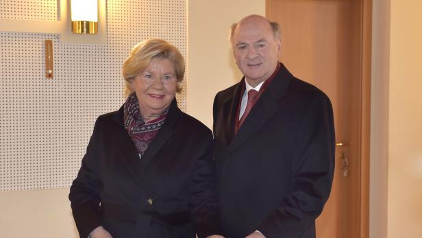 Erwin Pröll und seine Frau Elisabeth bei den niederösterreichischen Gemeinderatswahlen 2015.