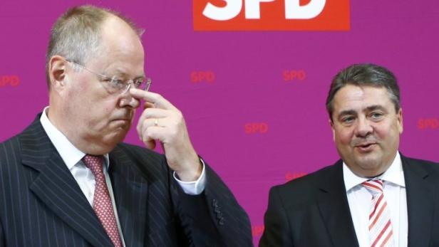 SPD-Chef Gabriel (r.) will seine Partei in eine große Koalition führen. Peer Steinbrück wird dort nicht mehr mitreden.