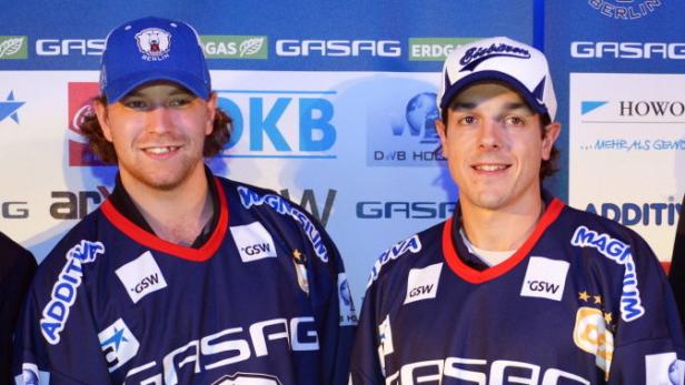 epa03426654 Canadians Claude Giroux (L) and Daniel Briere (R), NHL Lockout players of the Philadelphia Flyers, pose for photographers during their presentation as players of the Eisbaeren Berlin in Berlin, Germany, 09 October 2012. During Lockout time Briere and Giroux will join the German team Eisbaeren Berlin. EPA/RAINER JENSEN