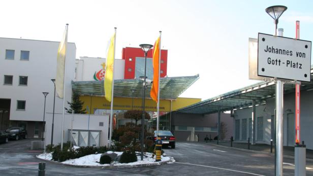 Krankenhaus der Barmherzigen Brüder Eisenstadt, offizielle Eröffnung des neuen Traktes, neuer Eingang