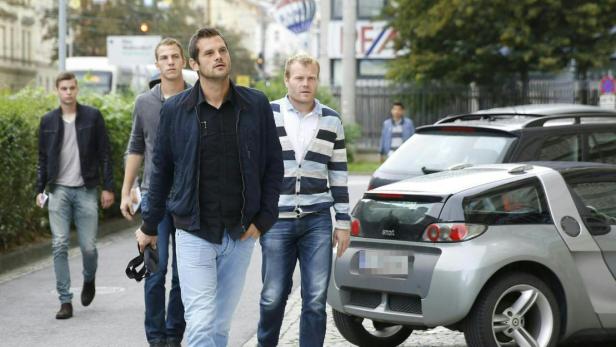 Spieler des SV Mattersburg vor der Gerichtsverhandlung.