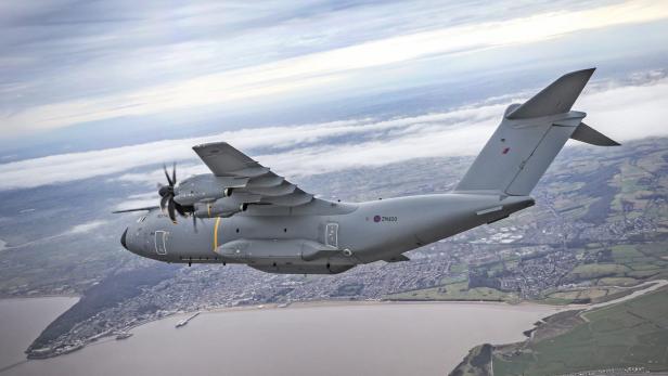 Lieferprobleme beim Militärflugzeug A400M kosteten den Konzern im vierten Quartal 551 Millionen Euro.