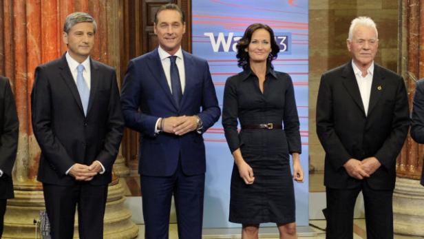 Die Parteichefs Werner Faymann (SPÖ), Michael Spindelegger (ÖVP), Heinz-Christian Strache (FPÖ), Eva Glawischnig (Grüne), Frank Stronach (Team Stronach) und Matthias Strolz (NEOS) im Parlament am Sonntag.