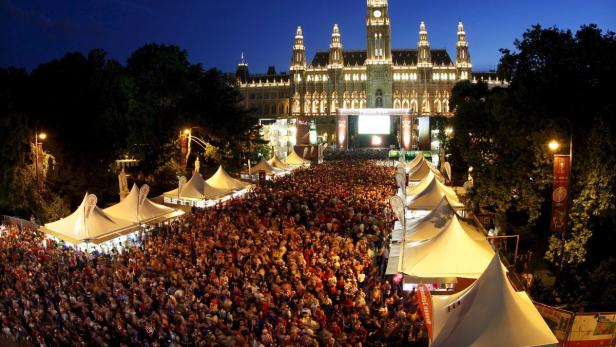 Public-Viewing-Fanzone vorm Wiener Rathaus während der EURO 2008