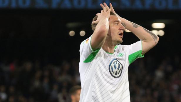 Aus und vorbei: Wolfsburg setzt Bendtner vor die Türe.