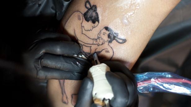 Tattoo-Tinte, die Krebs verursachen kann.