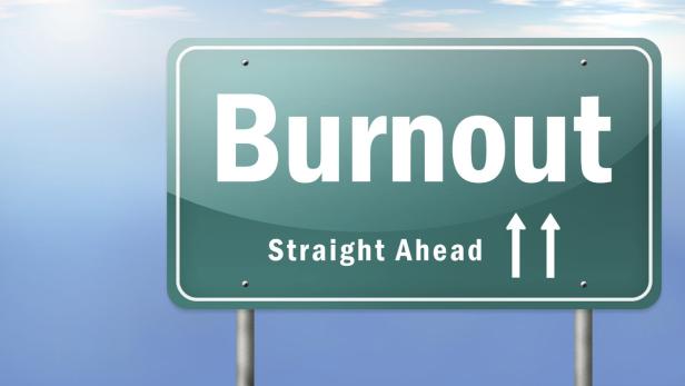 Auf dem Weg zum Burnout werden Warnsignale oft übersehen.