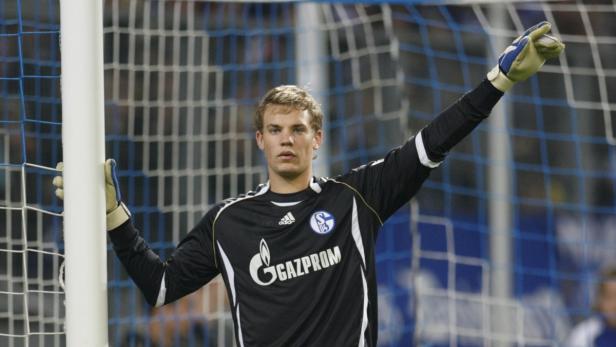 Neuer dirigierte seine Vordermänner schon in frühen Jahren: Der mittlerweile 28-Jährige Gelsenkirchener startete seine Profikarriere 2008 im Dress des FC Schalke 04.