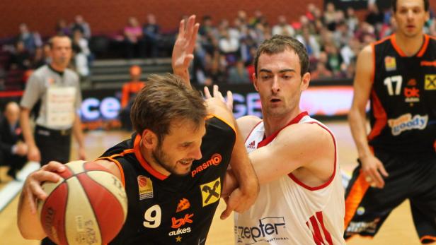 Basketball 2013/14 Supercup 2013 BC Vienna vs. BK Christoph Nagler (li.) & Co. setzten sich gegen die Wiener durch.