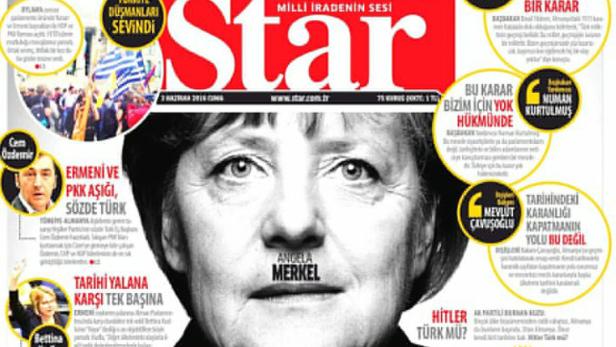 Türkische Zeitungen stellen Merkel mit Hitlerbart dar