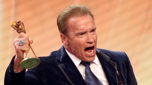 Arnold Schwarzenegger freute sich sichtlich über den Preis.