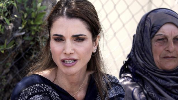 Auch wenn Königin Rania von Jordanien als DIE Fashionista unter den Royal-Damen gilt: Das Leben der Monarchin dreht sich nicht nur um Mode, Beauty-Eingriffe und High Society-Events. Neben ihren anderen Verpflichtungen setzt sich Rania schon lange für die Rechte von Flüchtlingen ein.