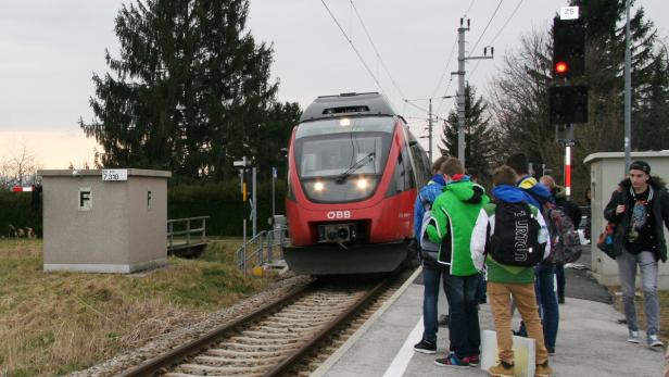 Bei der Bahnstation in Eisenstadt unterzogen sich die Jugendlichen einer „Mutprobe“. Bei den ÖBB schrillten die Alarmglocken