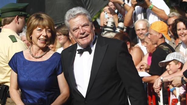 Beliebt und befremdend: Joachim Gauck mit Freundin Daniela Schadt