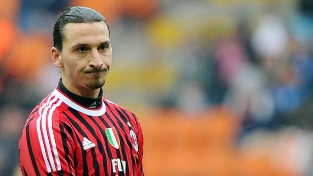 Zlatan Ibrahimović im rot-schwarzen Trikot des AC Mailand.