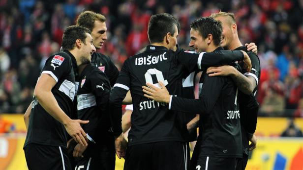 GERMANY SOCCER BUNDESLIGA epa03509928 Stuttgart's Martin Harnik (2nd R) celebrates with his teammates after scoring the 1-0 lead during the German Bundesliga soccer match between FSV Mainz 05 and VfB Stuttgart in Mainz, Germany, 15 December 2012. (ATTENTION: EMBARGO CONDITIONS! The DFL permits the further utilisation of up to 15 pictures only (no sequential pictures or video-similar series of pictures allowed) via the internet and online media during the match (including halftime), taken from inside the stadium and/or prior to the start of the match. The DFL permits the unrestricted transmission of digitised recordings during the match exclusively for internal editorial processing only (e.g. via picture databases) EPA/BORIS ROESSLER