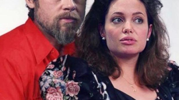 Brad Pitt und Angelina Jolie posieren für ein gemeinsames Foto.