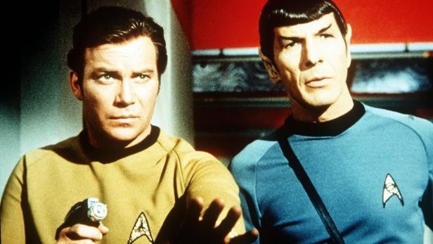 Jahrzehntelang waren Captain Kirk und Mr. Spock die Helden des Nachmittagsfernsehens. Was im deutschsprachigen Raum &quot;Raumschiff Enterprise&quot; hieß, wurde ab 1966 nach und nach durch die Kinofilme (erster Teil 1979) unter dem Originaltitel &quot;Star Trek&quot; weltbekannt.