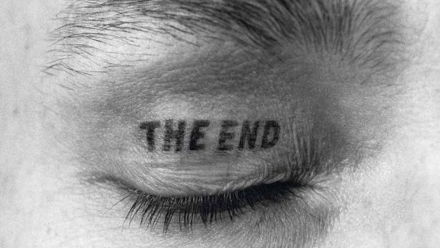 Timm Ulrichs The End, 1970, 1981, 1997 Augenlid-Tätowierung, Inkjet-Print auf Leinwand auf Keilrahmen, 150 x 150 cm