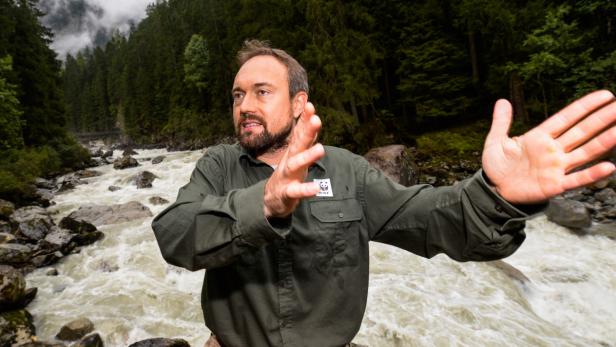 Fünf große Wasserkraftwerke sind im Oberland geplant. Thomas Diem vom WWF glaubt, dass dadurch u. a. das Wildwasser-Eldorado Ötztaler Ache Schaden nehmen würde.