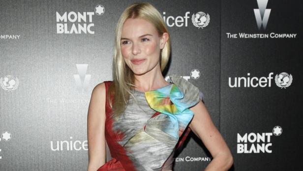 Actress Kate Bosworth arrives at The Weinstein Company and Montblanc&#039;s cocktail party honoring Unicef and celebrating The Weinstein Companys Academy Award Nominated Films in West Hollywood, California, March 6, 2010. REUTERS/Danny Moloshok (UNITED STATES - Tags: ENTERTAINMENT)