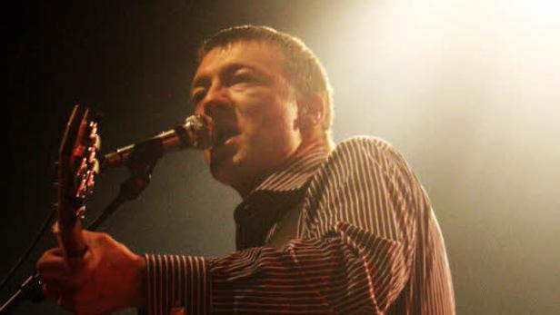 Jochen Distelmeyer bei einem Auftritt seiner Band im Jahr 2006.