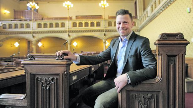 Probesitzen: Schober erbt im Plenum den Platz von Christoph Peschek.