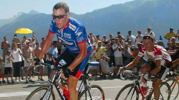 Lance Armstrong fährt bei der Tour de France ein Bergrennen.