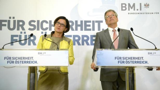 Kärntens Landeschef Kaiser (rechts) fordert von Innenministerin Mikl-Leitner (links) in Asylfragen ein Miteinander.