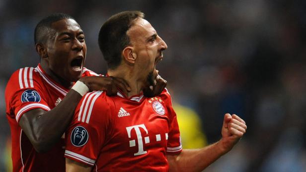 Erster Gratulant: David Alaba bejubelt mit Franck Ribery das 1:0.