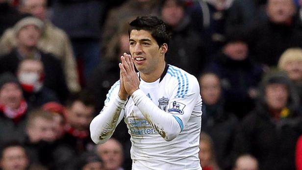 Luis Suárez im Trikot des FC Liverpool mit gefalteten Händen.
