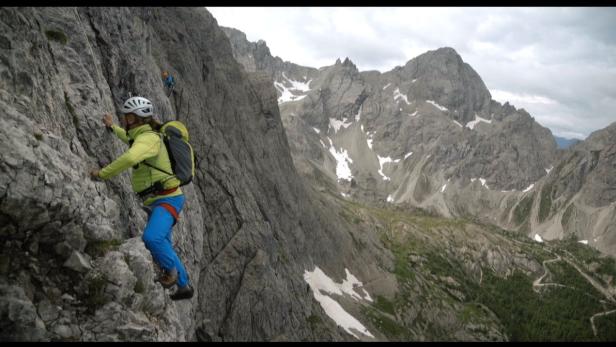 Andy Holzer klettert in den Tiroler Alpen