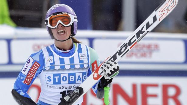 epa03501267 Tina Maze of Slovenia celebrates in the finish area after taking the second place in the women&#039;s Super G race of the Alpine Skiing World Cup in St. Moritz, Switzerland, 08 December 2012. EPA/ARNO BALZARINI