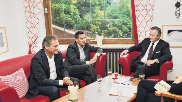 Georg Obermeier, Abdil el Habassi und Hannes Ametsreiter (v. li.) diskutierten in Alpbach mit Sandra Baierl