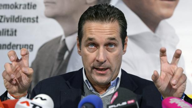 APA11882238 - 14032013 - WIEN - ÖSTERREICH: ZU APA-TEXT II - FPÖ-Bundesparteiobmann Heinz-Christian Strache am Donnerstag, 14. März 2013, während einer Pressekonferenz anlässl. des gestrigen Parteivorstand. APA-FOTO: HANS KLAUS TECHT