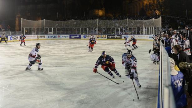 Historische Kulisse: Fehérvár besiegte Salzburg vor dem Schloss Vajdahunyad in Budapest mit 6:3, heute ist der KAC an der Reihe.