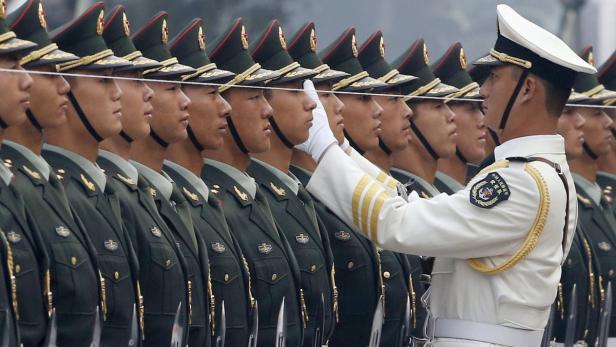 Militärische Anstrengungen: Nicht nur Chinas Ehrengarde wird auf Vordermann gebracht.