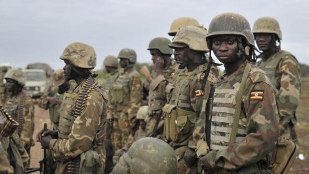 Regierungssoldaten gehen mithilfe von US-Luftangriffen gegen die radikalislamische Miliz Al-Shabaab vor