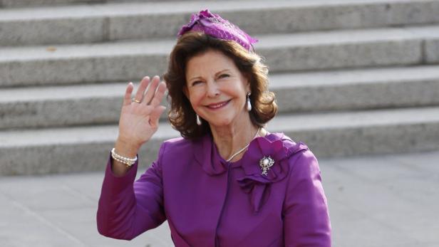 Sweden&#039;s Queen Silvia arrives at the religious wedding service of Luxembourg&#039;s Hereditary Grand Duke Guillaume and Countess Stephanie de Lannoy at the Notre-Dame Cathedral in Luxembourg October 20, 2012. REUTERS/Francois Lenoir (LUXEMBOURG - Tags: ENTERTAINMENT SOCIETY ROYALS)
